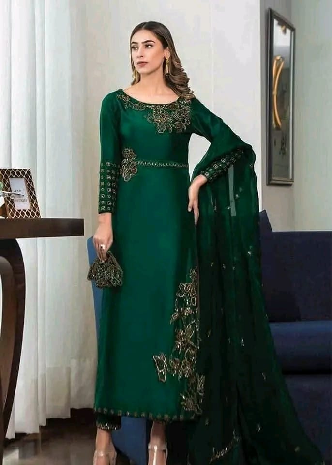 "Eid Luxury Collection: Exquisite Designs for a Stylish Celebration"